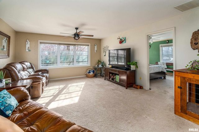 15588 BECKER Road, Johnston City, IL 62951