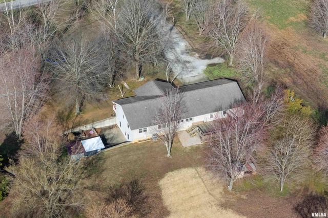 15588 BECKER Road, Johnston City, IL 62951