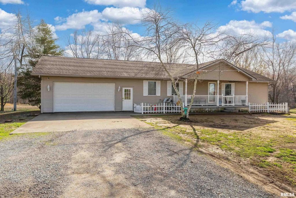 15588 BECKER Road, Johnston City, IL 62951