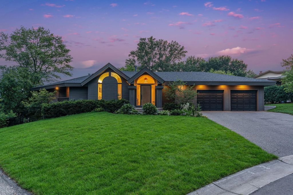 15446 Village Woods Drive, Eden Prairie, MN 55347