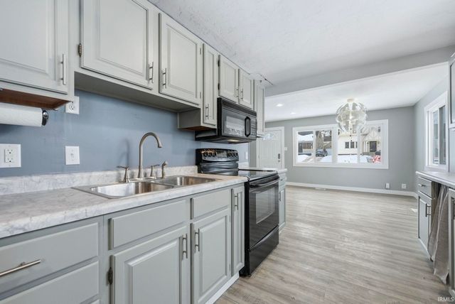 1917 Glenwood Avenue, Fort Wayne, IN 46805