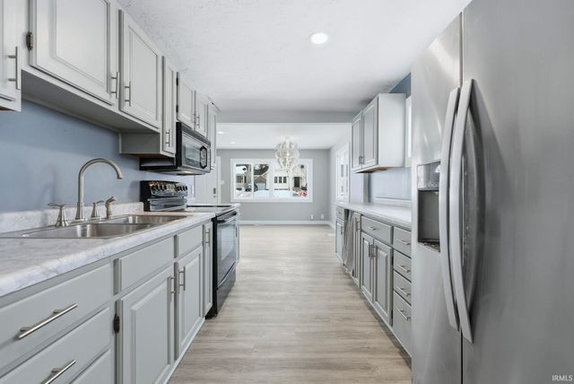 1917 Glenwood Avenue, Fort Wayne, IN 46805