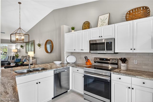 9009 Michael CIR 1, Naples, FL 34113