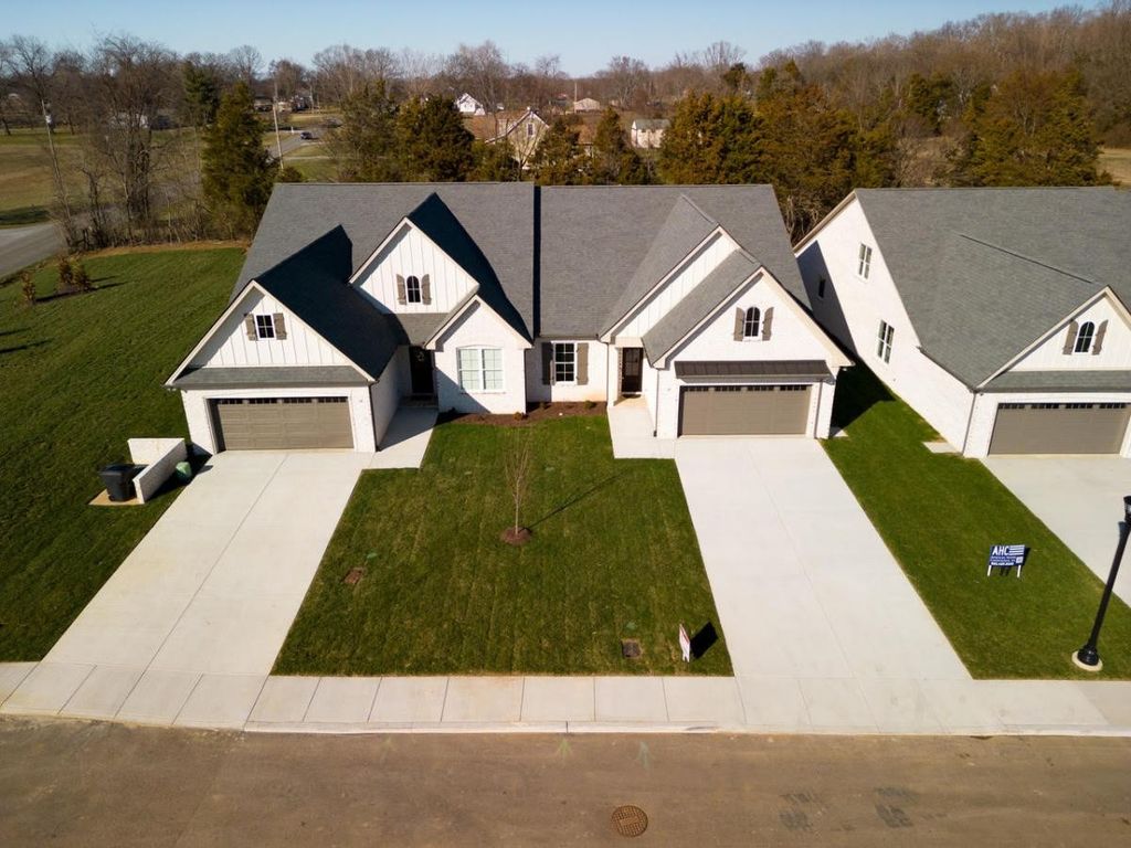 2290 Midland Rd Apt 8B, Shelbyville, TN 37160