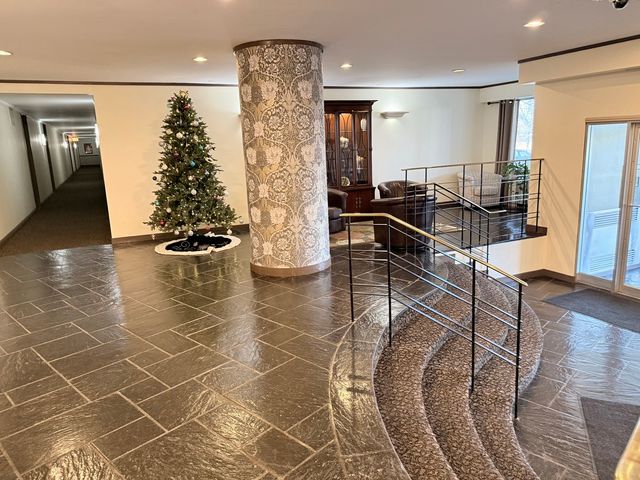 6833 N KEDZIE Avenue 1006, Chicago, IL 60645