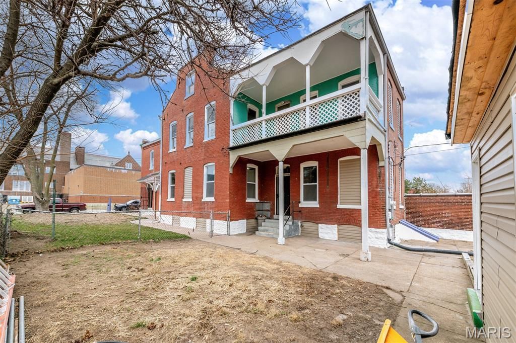 2116 E John Avenue, St Louis, MO 63107
