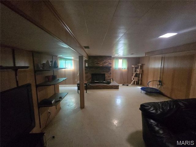 9732 Gloucester Drive, St Louis, MO 63137