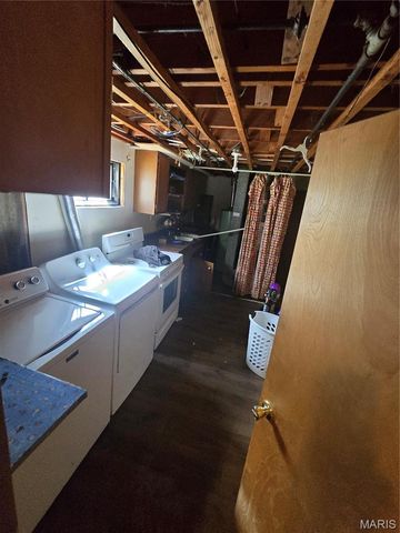 9732 Gloucester Drive, St Louis, MO 63137