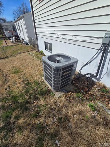 9732 Gloucester Drive, St Louis, MO 63137