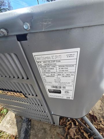 9732 Gloucester Drive, St Louis, MO 63137