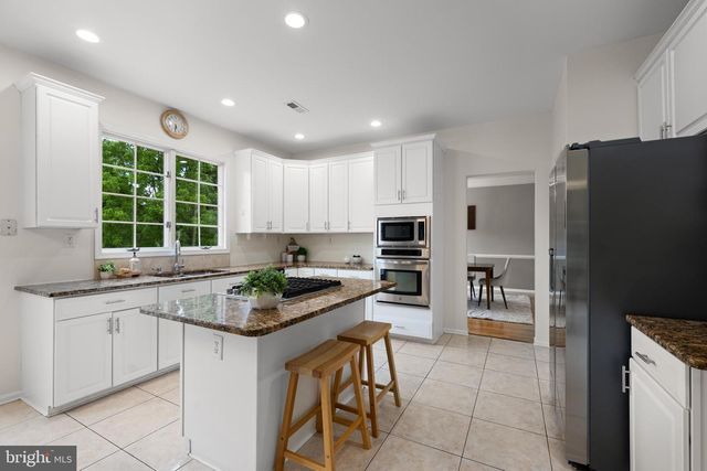 18 MONTFORT DR, Belle Mead, NJ 08502
