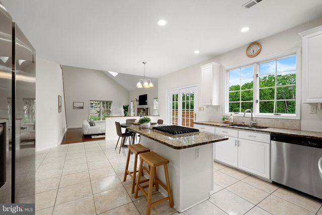 18 MONTFORT DR, Belle Mead, NJ 08502