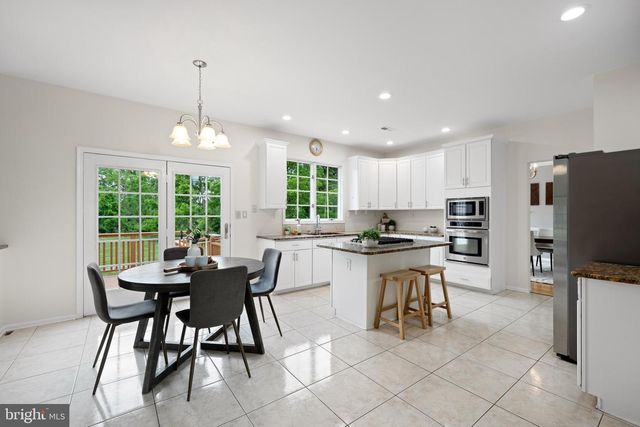 18 MONTFORT DR, Belle Mead, NJ 08502