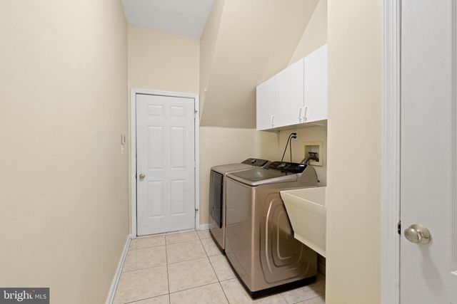 18 MONTFORT DR, Belle Mead, NJ 08502