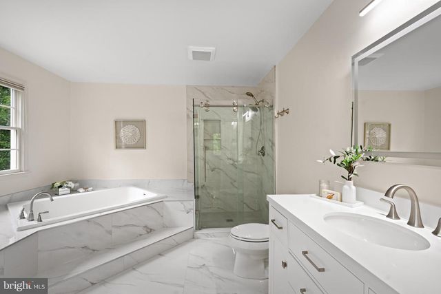 18 MONTFORT DR, Belle Mead, NJ 08502
