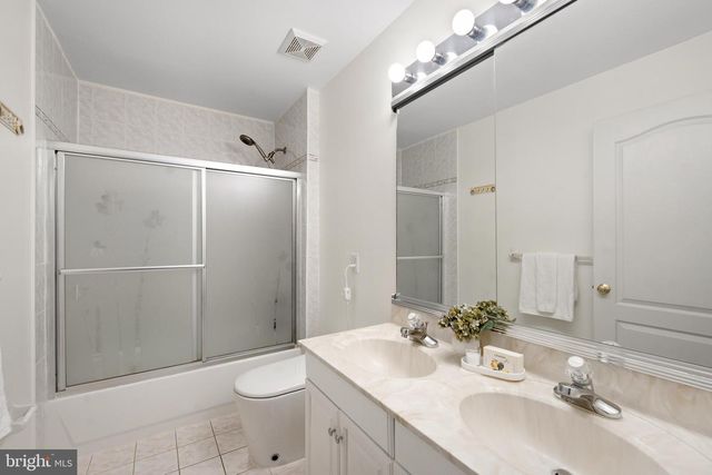 18 MONTFORT DR, Belle Mead, NJ 08502