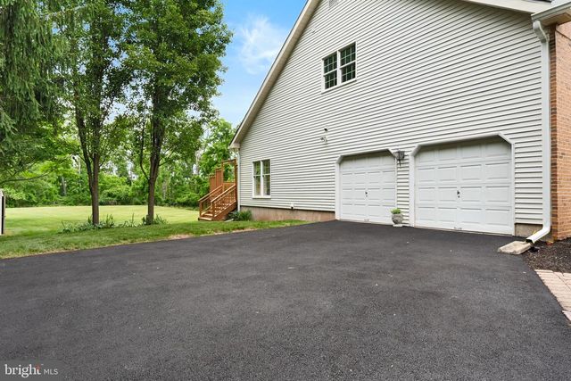 18 MONTFORT DR, Belle Mead, NJ 08502