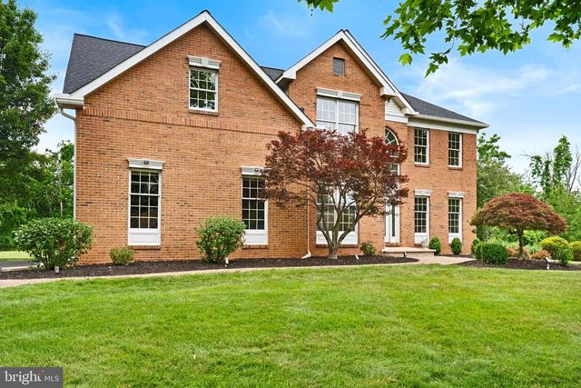 18 MONTFORT DR, Belle Mead, NJ 08502