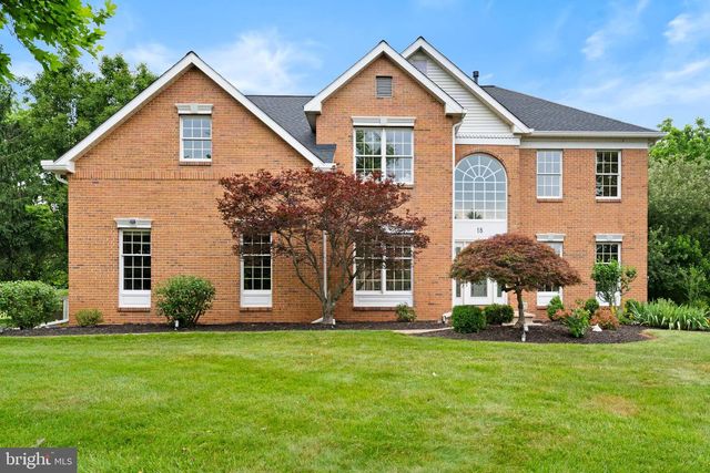 18 MONTFORT DR, Belle Mead, NJ 08502