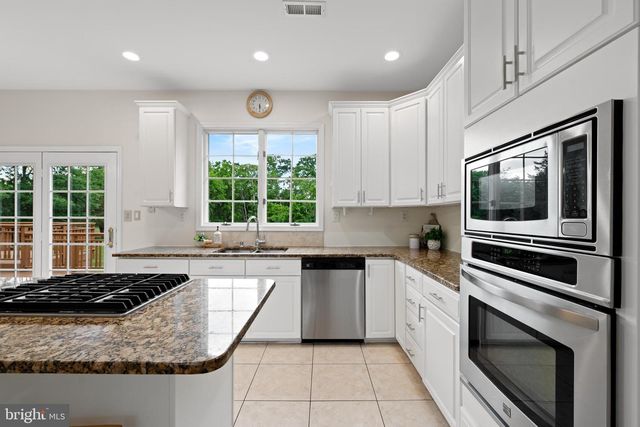 18 MONTFORT DR, Belle Mead, NJ 08502