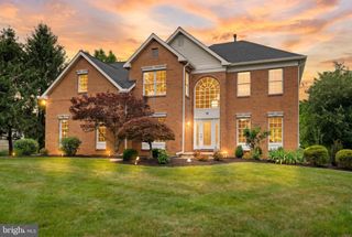 18 MONTFORT DR, Belle Mead, NJ 08502