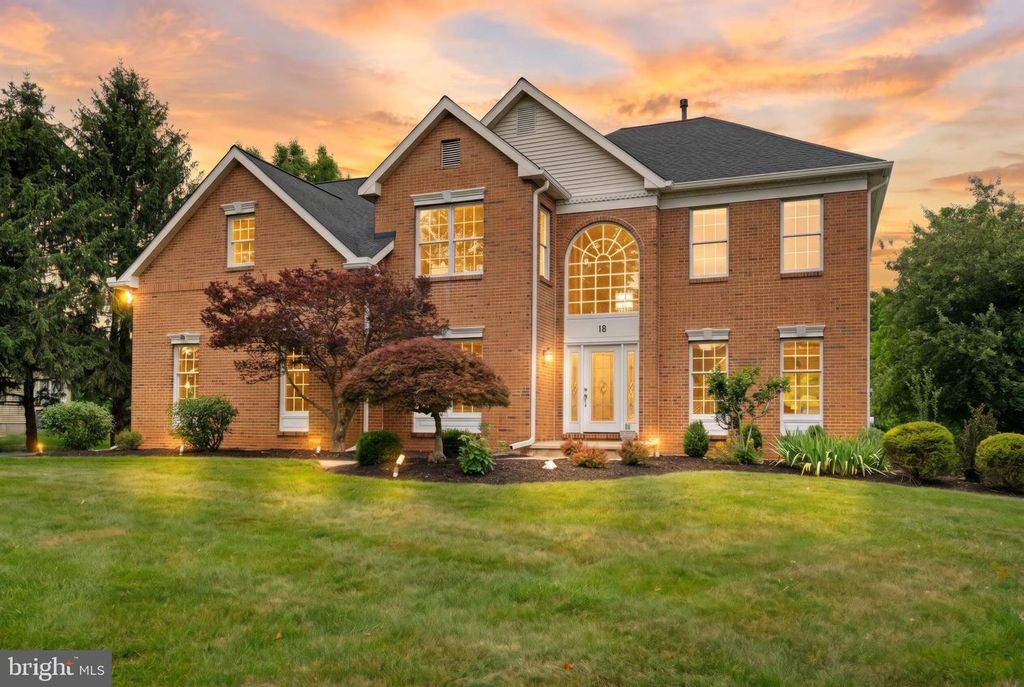 18 MONTFORT DR, Belle Mead, NJ 08502