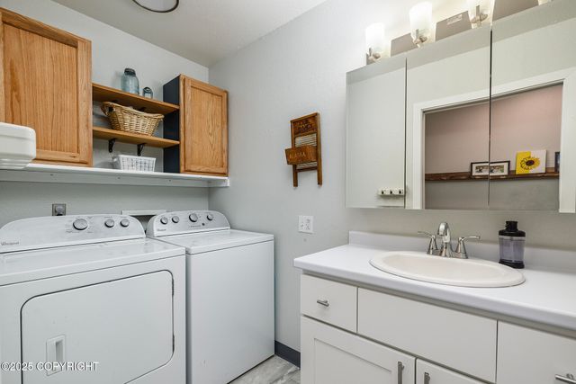 8551 E 4th Avenue, Anchorage, AK 99504