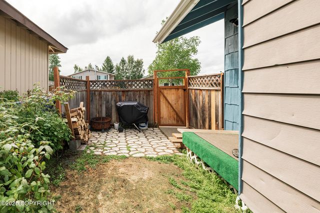 8551 E 4th Avenue, Anchorage, AK 99504