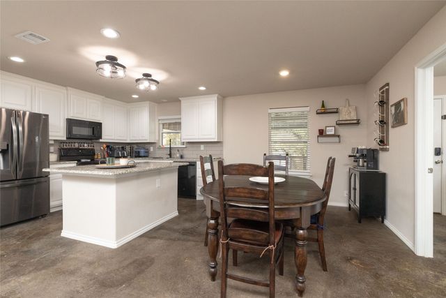 399 Wild Hill Oak Drive, Springtown, TX 76082