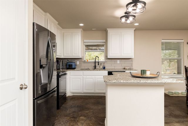 399 Wild Hill Oak Drive, Springtown, TX 76082