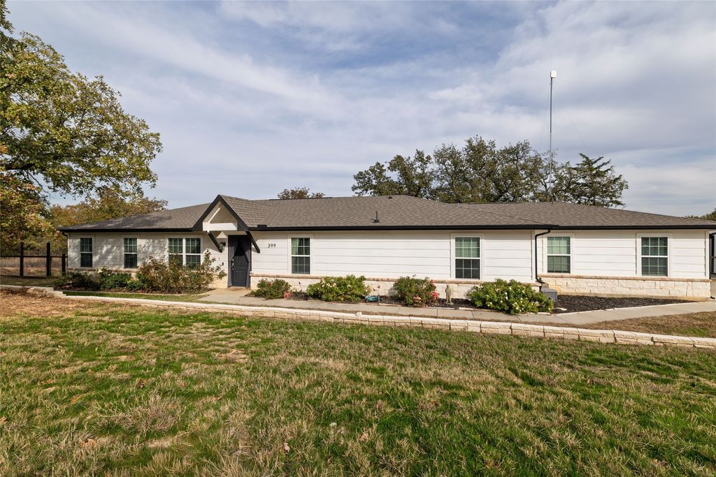 399 Wild Hill Oak Drive, Springtown, TX 76082