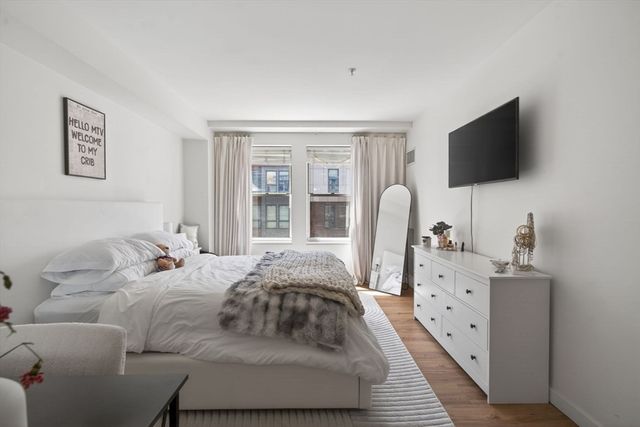 16 Miner St 304, Boston, MA 02215