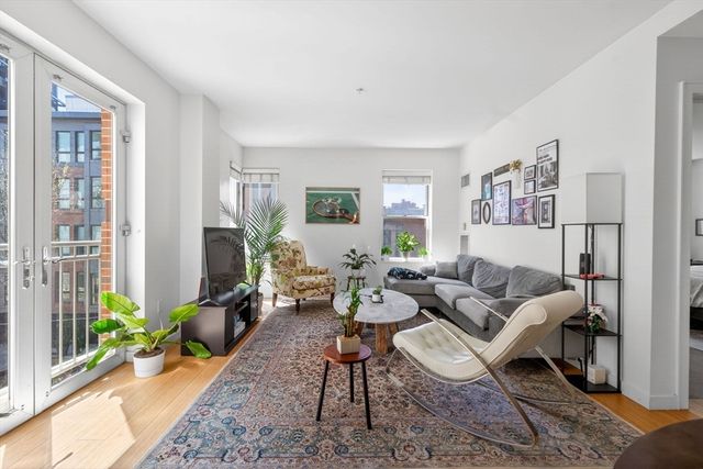 16 Miner St 304, Boston, MA 02215