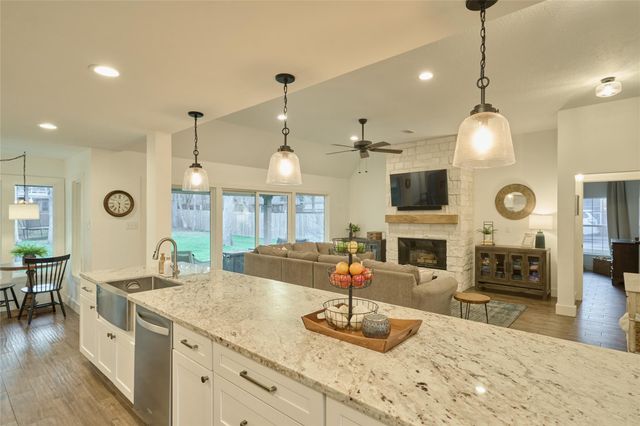 2414 Coachlight Lane, Conroe, TX 77384