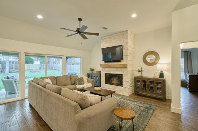 2414 Coachlight Lane, Conroe, TX 77384