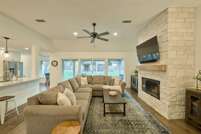 2414 Coachlight Lane, Conroe, TX 77384