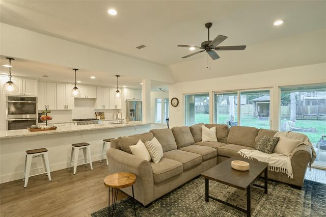 2414 Coachlight Lane, Conroe, TX 77384