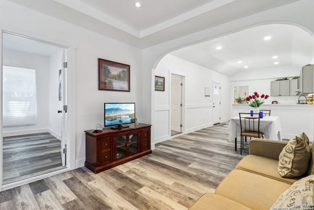 2120 San Fernando, San Antonio, TX 78207