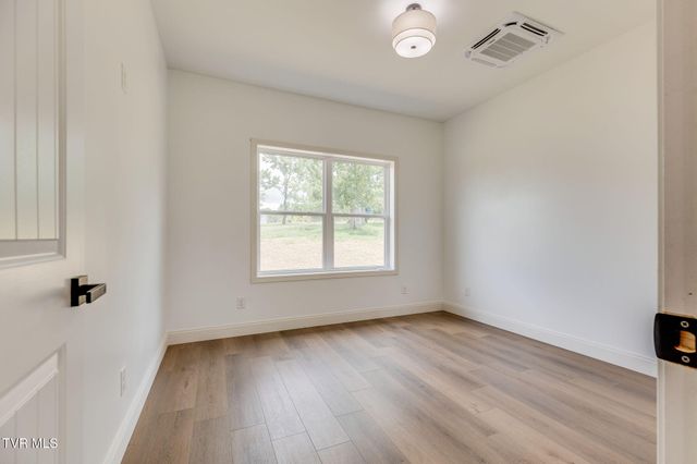 808 New Beason Well Road, Kingsport, TN 37660
