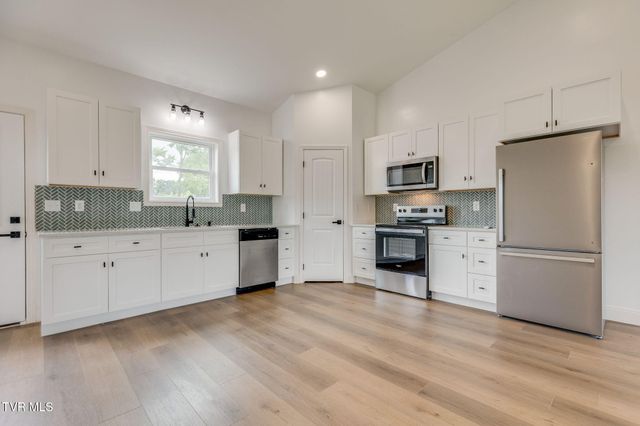 808 New Beason Well Road, Kingsport, TN 37660