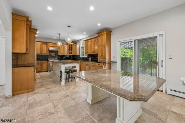5 Francesca Ct, East Hanover Twp., NJ 07936