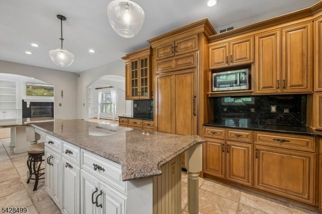 5 Francesca Ct, East Hanover Twp., NJ 07936