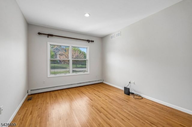 5 Francesca Ct, East Hanover Twp., NJ 07936