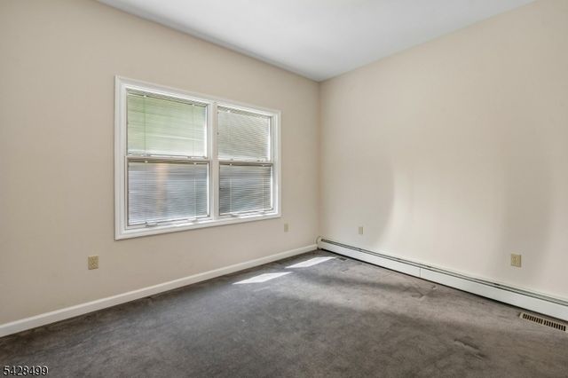 5 Francesca Ct, East Hanover Twp., NJ 07936
