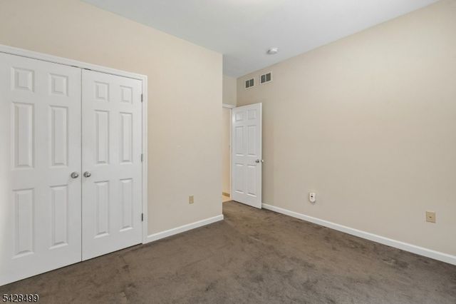 5 Francesca Ct, East Hanover Twp., NJ 07936