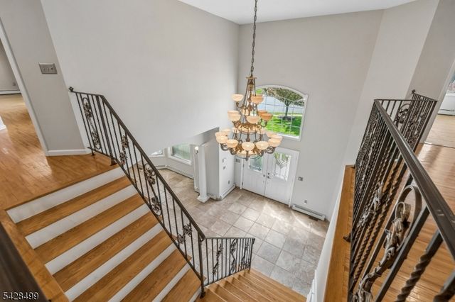5 Francesca Ct, East Hanover Twp., NJ 07936