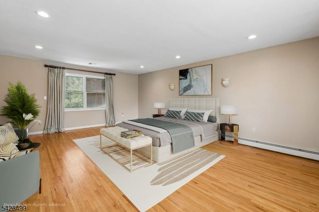 5 Francesca Ct, East Hanover Twp., NJ 07936