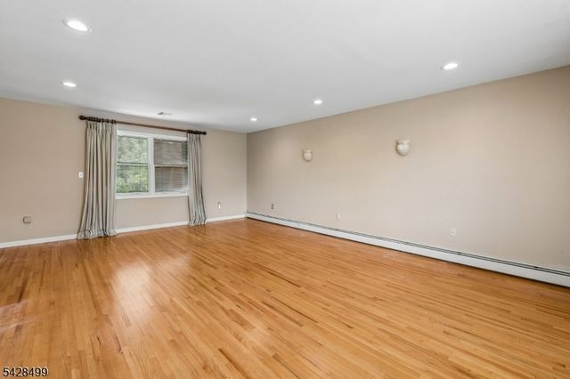5 Francesca Ct, East Hanover Twp., NJ 07936
