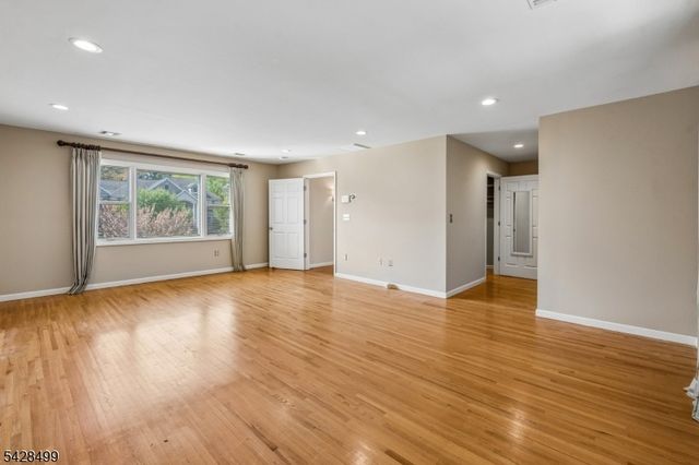 5 Francesca Ct, East Hanover Twp., NJ 07936