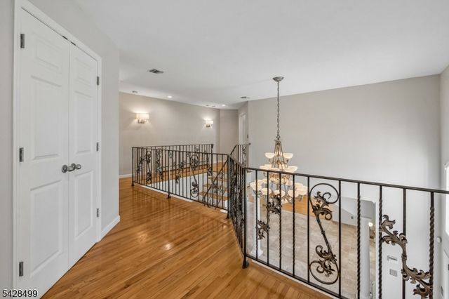 5 Francesca Ct, East Hanover Twp., NJ 07936